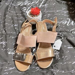 Tom’s sandal heels rose suede and gold size 7. New without tags